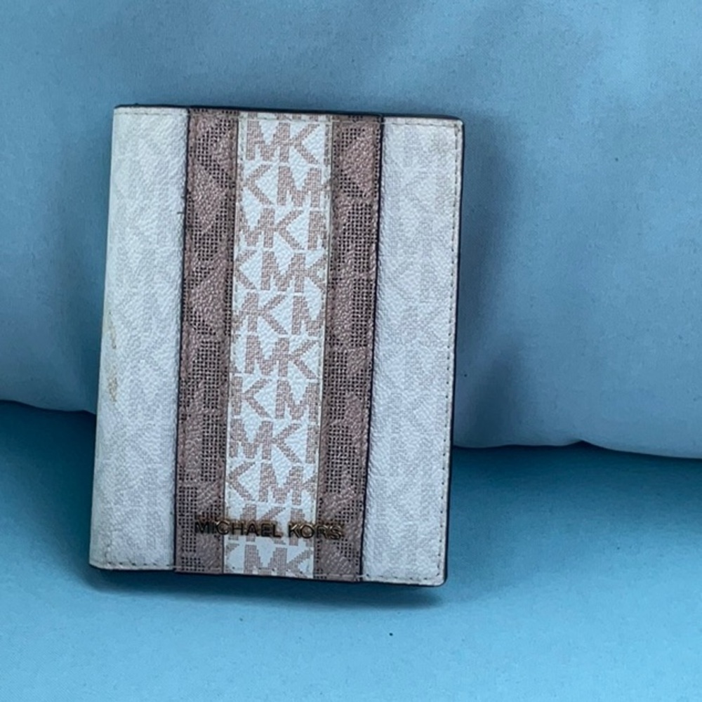 Michael Kors Cream and Tan Card Holder